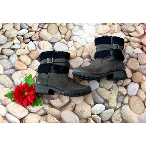 UGG WINTER BOOTS-SIZE 9